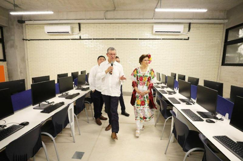 María Fritz Sierra es 'antecesora' de Cecilia Patrón Laviada en la Alcaldía de Mérida, pero no fue electa por voto directo.