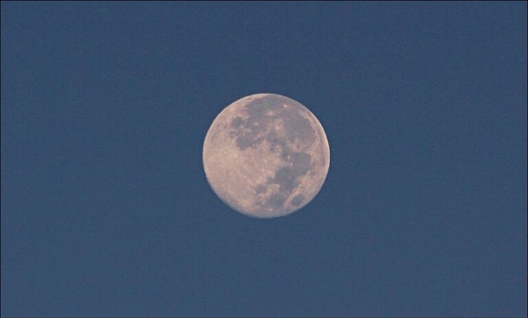 superluna de octubre de 2024. Foto Crystal Rivera/NASA.