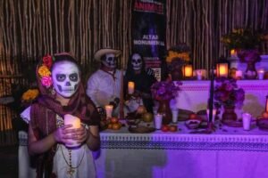 Día de muertos en Yucatán. Altar gigante en la plaza grande.