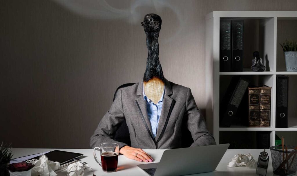 Síndrome de burnout o estrés laboral. También conocido como del trabajador quemado.